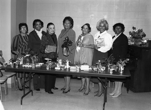 Theta Mu Omega Chapter, Alpha Kappa Alpha members posing together, Los Angeles, 1985
