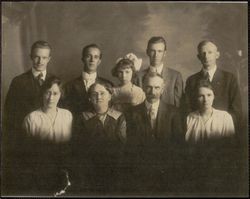 Portrait of Callison family, Santa Rosa, California, 1915