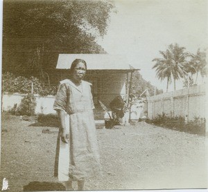 Leper-house at Orofara : a leper in front of the place where bandages are made