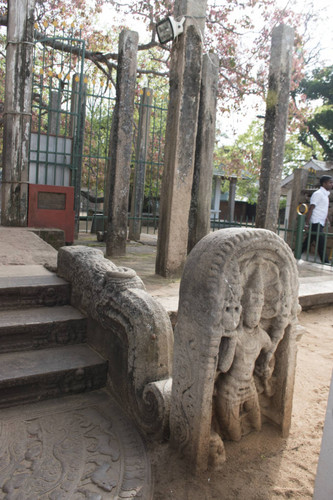 Sri Mahā Bodhi shrine; Guardstone; Balustrade