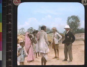 Missionaries talking to Indian sweepers, south India, 1924