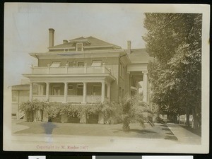 Exterior view of the Burnett Sanitarium in Fresno in 1907