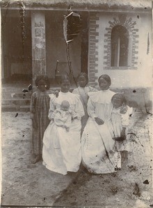 Malagasy women with children, in Madagascar