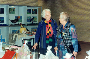 DMS's landsdelsstævne 20. september 1997 i Hillerød. På billedet ses ?, ? i livlig samtale ved et af salgsbordene