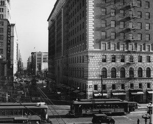 A view of Seventh Street and Figueroa Street, looking east along Seventh Street, showing the Signal Oil building, a Barker Brothers advertisement and streetcars of the Los Angeles Railway