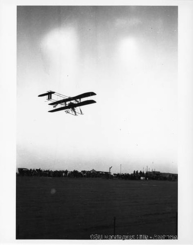 Wright Model B biplane descending