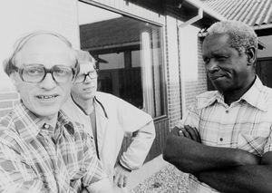 Remmerstrand familielejr 1978. Jørgen Nørgaard Pedersen, Lorens Hedelund og en afrikansk gæst