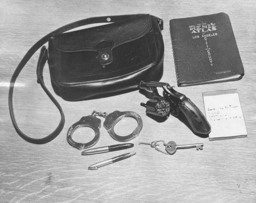 Contents of policewoman's purse