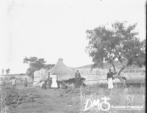African people in front of a hut, Pretoria, South Africa, ca. 1896-1911
