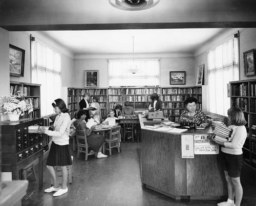 Children using the Eastside Library