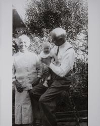 Emma and Octavius Wood with Lyanne Dodd in Petaluma, 1940