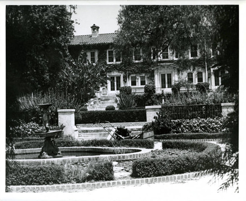 Harwood Court garden, Pomona College