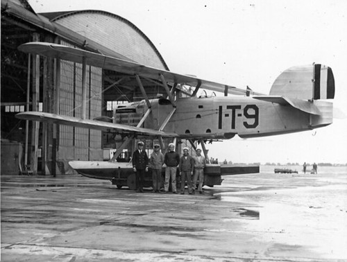 Pictionid65221821 - catalogyoung0009 - title douglas dayton-wright dt-2 a-6094 vt-1 with crew young is second from right nas hampton roads c1924 -