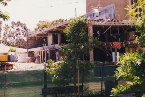 Construction work on the Santa Ana City Hall in June, 1998