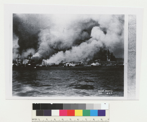 [View of city burning from San Francisco Bay. No. 452.]