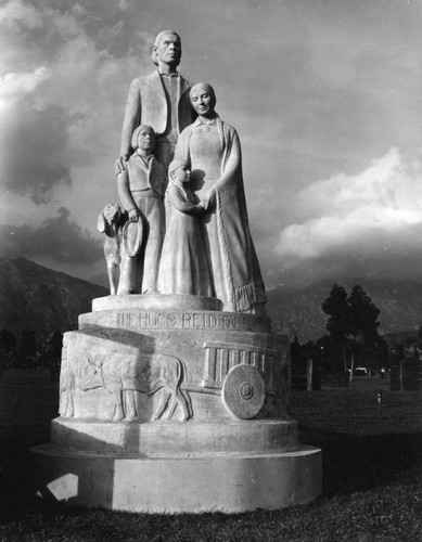 Hugo Reid family statue