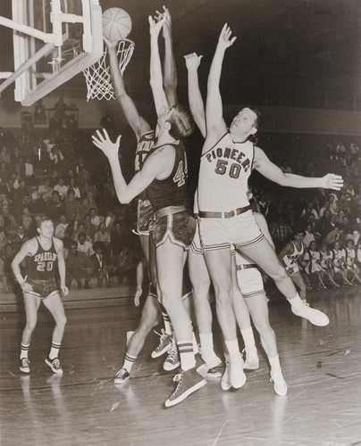 A photograph of the California State University, Hayward Basketball Team facing off against the San Jose Spartans