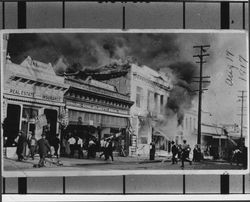 Gem Theatre fire, Petaluma, California, Aug. 17, 1917