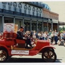 Sacramento Pioneers in a parade celebrating The Sacramento Historical Society's "History Week"