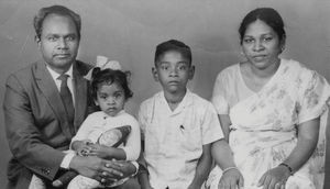 Dumka, Nordindien. Biskop Munshi M. Tudu med ægtefælle, cand. theol. Elbina Tudu (f. Murmu) og deres børn