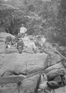 Picnic at Kotagiri 1907. Erik Goetzsche, Viggo Moller with Joseph and Poul, Johan Bittmann, Knu