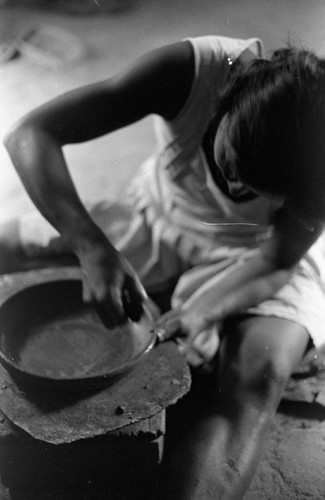 A woman making pottery, La Chamba, Colombia, 1975