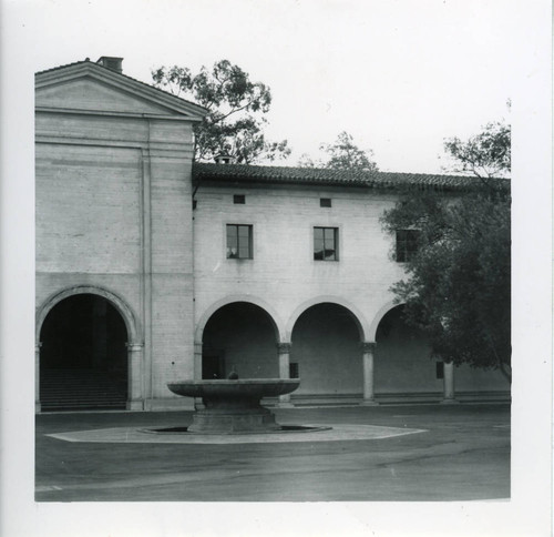 Frary Dining Hall and Bosbyshell Fountain, Pomona College