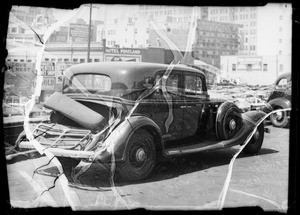 Wrecked Buick sedan, Southern California, 1935