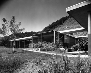 Exterior view of the Julius Shulman House and Studio, Los Angeles, 1949-1950