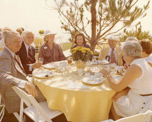 Guests dine at Pepperdine reception for President Ford, 1975