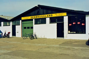 Genbrugsland i Viborg blev åbnet 1999, og i 2003 flyttet til ny adresse med større lokaler. Her også med plads til møbelsalg. (Foto april 2000)