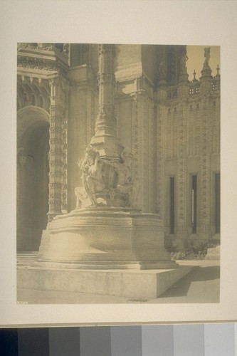 H454. [Base of "Water Sprites" column (Leo Lentelli, sculptor), Court of Abundance (Louis Christian Mullgardt, architect).]