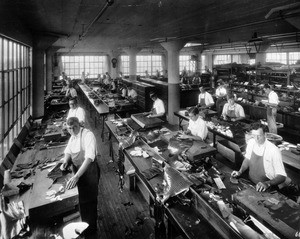 Men making shoes at the Elias-Katz shoe factory in Los Angeles, 1930-1940