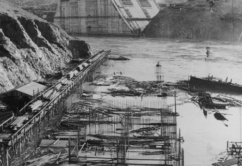 Flood conditions at Shasta Dam construction site