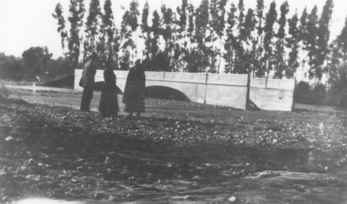 1916 flood, bridge at Tustin Avenue, Orange, California