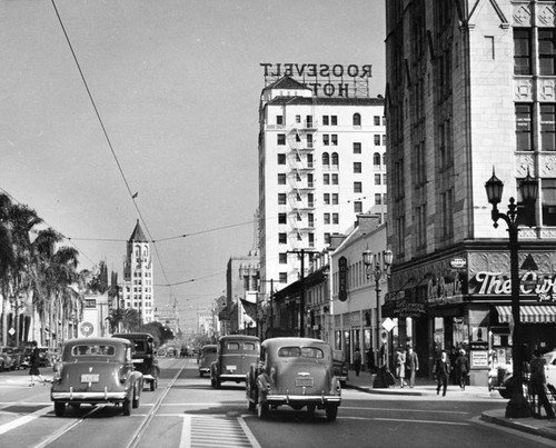 Hollywood Boulevard looking east from Sycamore Avenue