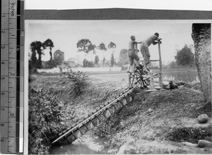 Pedaling water for irrigation, Leshan, Sichuan, China ca.1915-1925