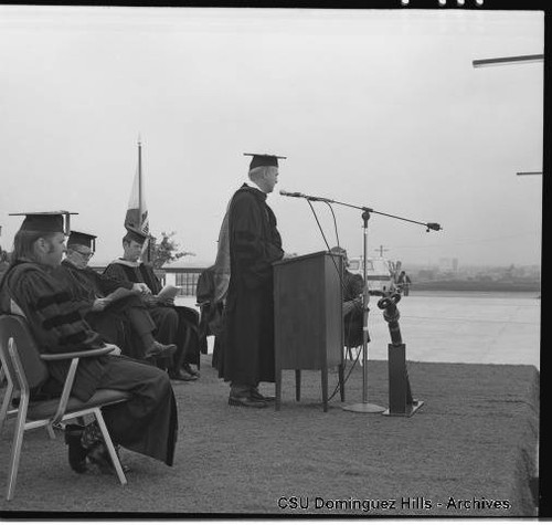 Lyle Gibson speaking at 1972 commencement