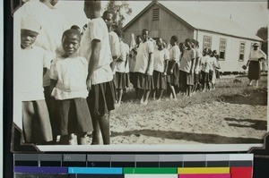 School children, Eotimati, South Africa, (s.d.)