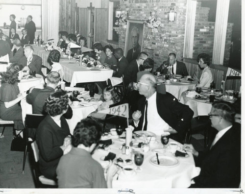 Alumni at Homecoming banquet, 1962