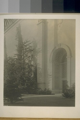 H318. [Portal, Palace of Varied Industries (W.B. Faville, architect).]