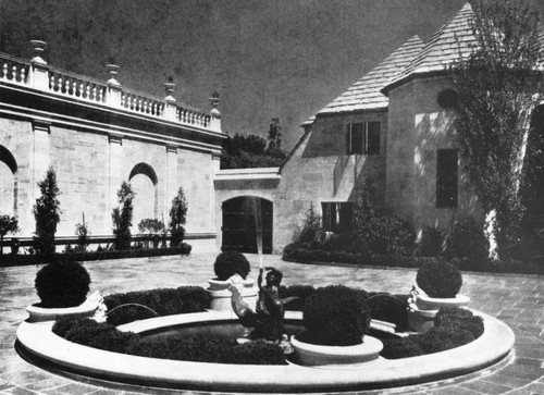 Doheny mansion courtyard
