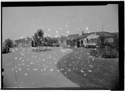 [Unidentified residence]. Exterior