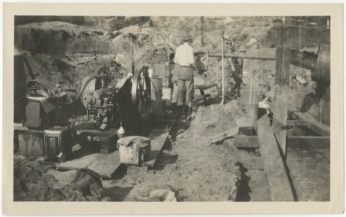 Machinery for the construction of Henshaw Dam