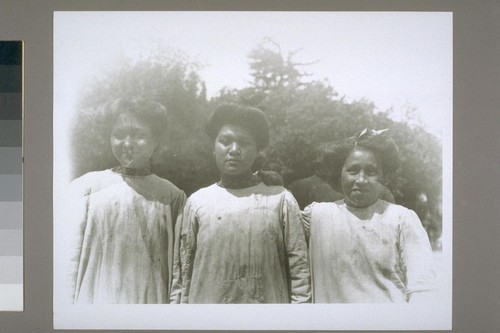 3 school girls: Lottie James, Emily Henry, Susie Jerry