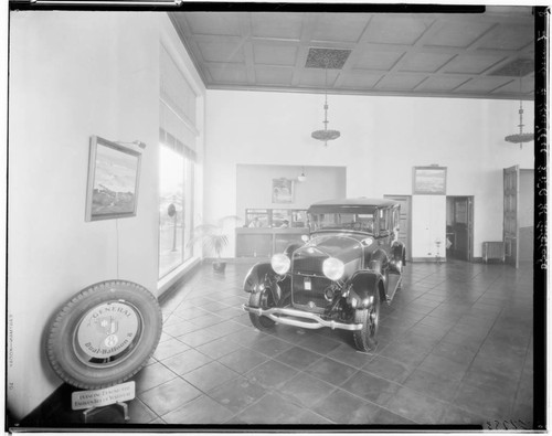 Lincoln Agency showroom, 350 West Colorado, Pasadena. 1927