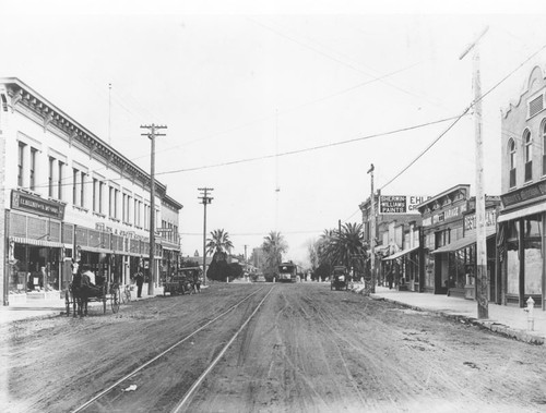 South Glassell Street looking north toward Plaza Square, Orange, California, 1909