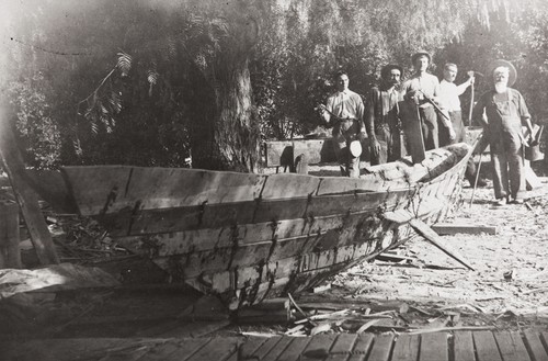 Chumash tomol (plank canoe) built under the direction of Fernando Librado Kitsepawit for J. P. Harrington : 1912