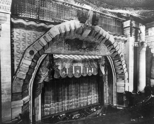 Proscenium, Metropolitan Theater