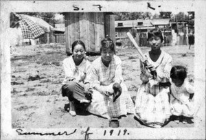 Sunda, Frances Hur and two others Dinuba summer 1919